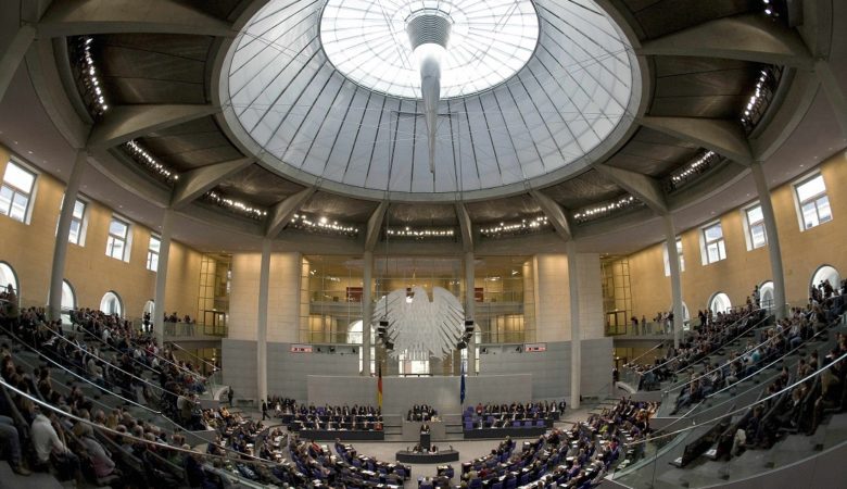 Πέρασε από τις Συμπληγάδες της Bundestag το ελληνικό πρόγραμμα