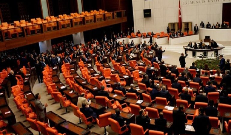 Ως «τρομοκράτη» συνέλαβαν πρώην βουλευτή στην Τουρκία