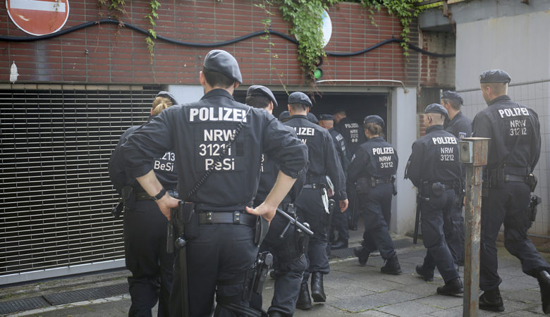 Συμπλοκές με τραυματισμούς αστυνομικών στη Γερμανία