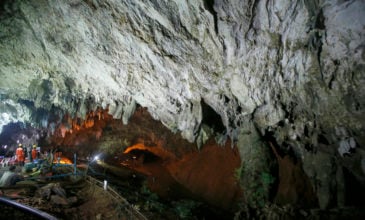 Πλησίασαν στο σημείο όπου πιθανολογούν ότι βρίσκονται τα παγιδευμένα παιδιά