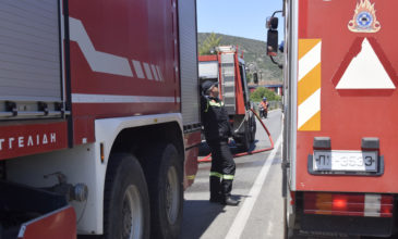 Φωτιά σε φορτηγό εν κινήσει – Στο σημείο πυροσβεστικές δυνάμεις