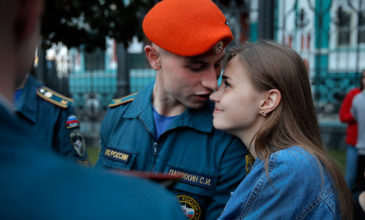 Ένας στους τρεις νέους στη Ρωσία θέλει να φύγει από αυτήν