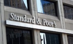 Ο οίκος Standard & Poor’s επιβεβαίωσε την επενδυτική βαθμίδα «BBB-» με θετική προοπτική για την Ελλάδα