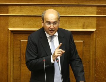 Χατζηδάκης: «Ο νόμος για τα Πανεπιστήμια δεν έχει εφαρμοστεί στην ολότητά του και αυτό αφήνει γκρίζες περιοχές»