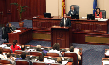 Πέρασε ξανά από τη Βουλή στα Σκόπια η συμφωνία των Πρεσπών
