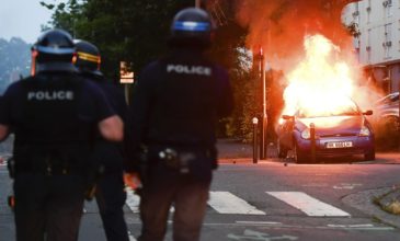 Τέθηκε υπό κράτηση ο αστυνομικός που σκότωσε 22χρονο στη Ναντ