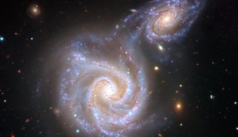 Συγκρουόμενοι γαλαξίες εκτοξεύουν τεράστια κρουστικά κύματα στο διάστημα