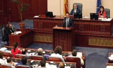 Μήνυση της αντιπολίτευσης στα Σκόπια κατά Ζάεφ για εσχάτη προδοσία