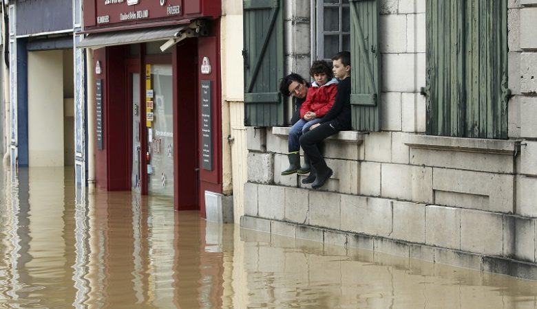 Ένας νεκρός και επτά τραυματίες από καταιγίδες στη Γαλλία