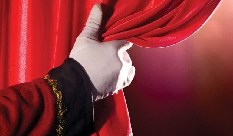 Ηθοποιοί σε μιούζικαλ εξοργίστηκαν με θεατές που έβλεπαν… Μουντιάλ