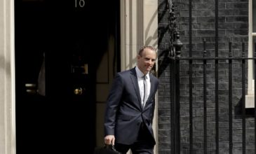 Νέο υπουργός για το Brexit , με μαύρη ζώνη στο καράτε