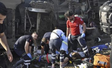 Πολύνεκρο σιδηροδρομικό δυστύχημα στην Τουρκία
