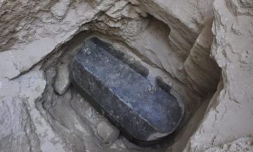 Ασύλητη τεράστια σαρκοφάγος βρέθηκε στη Αίγυπτο