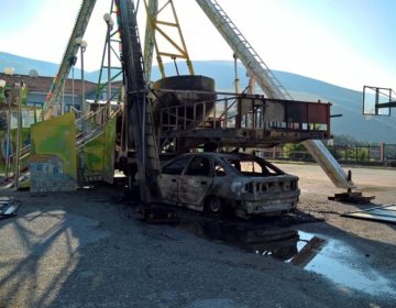 Τρόμος σε λούνα-παρκ με φλεγόμενο αυτοκίνητο