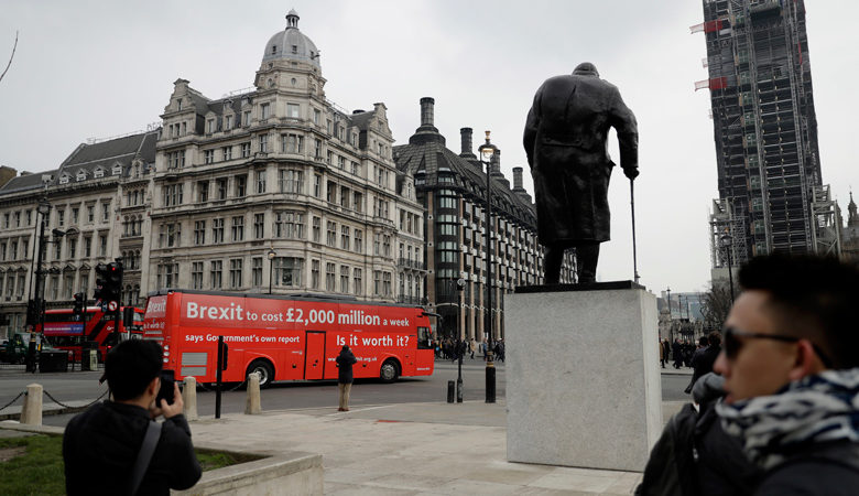Για πλήγμα στις τράπεζες από το Brexit κάνει λόγο το City του Λονδίνου