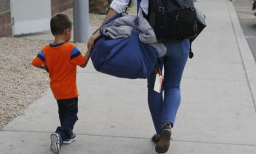 Παιδιά μεταναστών κάτω των 5 ετών επανενώνονται με τις οικογένειές τους
