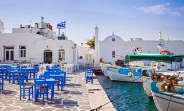Express: «Σε απόσταση αναπνοής από τη Σαντορίνη, η Πάρος προσφέρει την πεμπτουσία της ελληνικής νησιωτικής εμπειρίας»