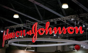 Ο φαρμακευτικός κολοσσός Johnson & Johnson «σπάει» σε δύο εταιρείες