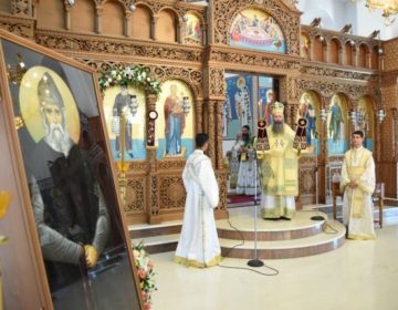 Σε προσκύνημα εικόνα του Αγίου Παϊσίου με ενσωματωμένο ράσο