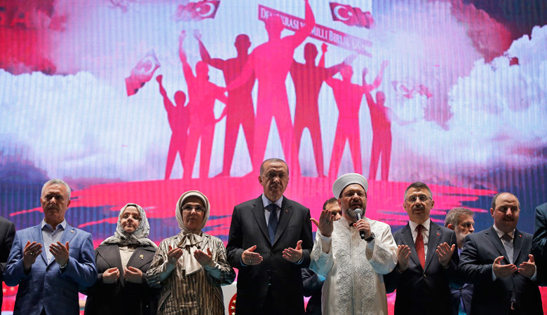 Ερντογάν: Εμείς μια φορά πεθαίνουμε και χίλιες ανασταινόμαστε