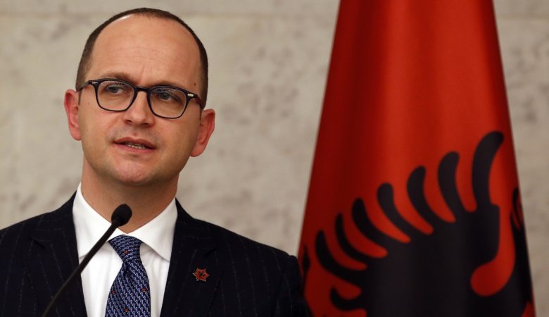 Αλβανός ΥΠΕΞ: Δεν τίθεται θέμα συνόρων με την Ελλάδα
