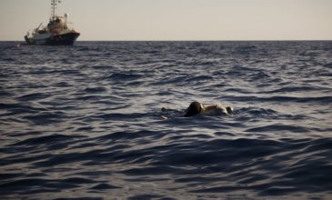 Νεκροί πέντε μετανάστες σε ναυάγιο στη Μεσόγειο