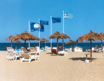 Έχασαν τη «Γαλάζια Σημαία» 17 ελληνικές παραλίες