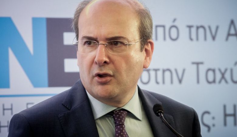 Χατζηδάκης: «Η κυβέρνηση αντί να καταργήσει τα μνημόνια μάς φόρτωσε δύο»