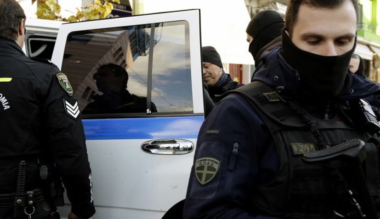 Ληστής συνελήφθη δίπλα σε σπίτι υπουργού στα Σπάτα