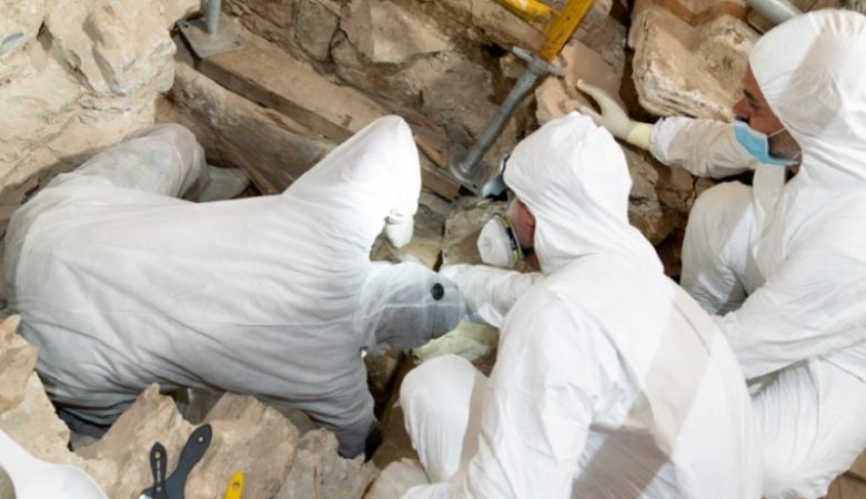 Τι βρέθηκε σε ασύλητο αρχαίο τάφο στην Επισκοπή Σικίνου