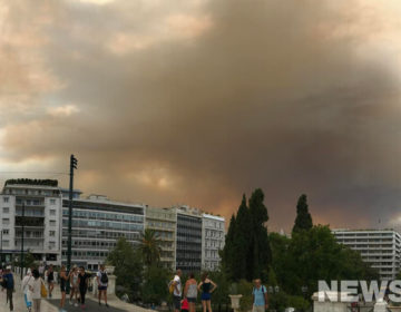 Μεγάλη φωτιά στην Κινέτα, μέχρι το κέντρο της Αθήνας έφτασε ο καπνός