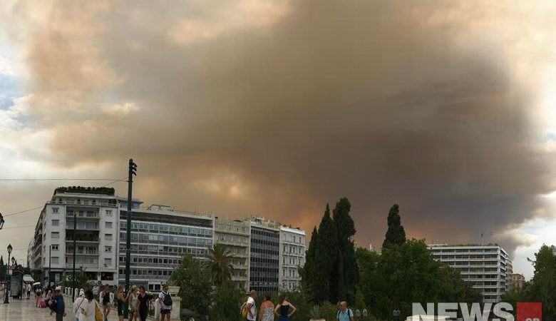 Μεγάλη φωτιά στην Κινέτα, μέχρι το κέντρο της Αθήνας έφτασε ο καπνός