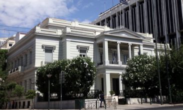 Η Αθήνα «τραβάει το αυτί» στα Τίρανα για περιουσίες ομογενών