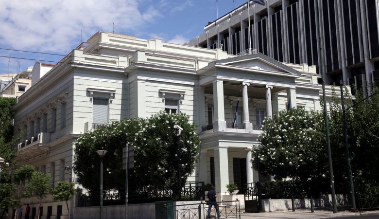 Η Αθήνα «τραβάει το αυτί» στα Τίρανα για περιουσίες ομογενών