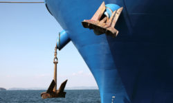 Εμπλοκή αγκυρών πλοίων στο λιμάνι του Λαυρίου λόγω των ισχυρών ανέμων