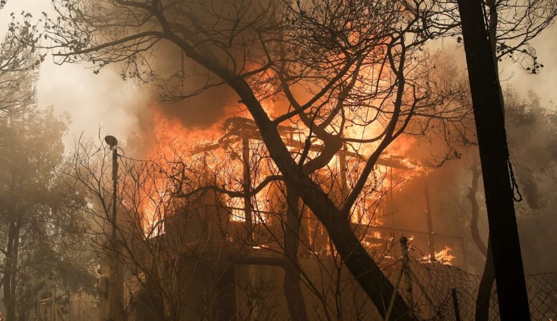 Πυρκαγιά Μάτι: «Όχι μόνο δεν φοβήθηκα, αλλά είμαι εδώ να καταθέσω, γιατί χάθηκαν 104 άνθρωποι»