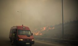 Φωτιά σε έκταση με χαμηλή βλάστηση στον Ασπρόπυργο