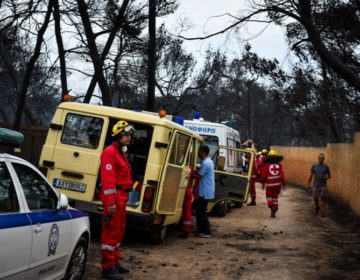 «Είδε τη γυναίκα του απανθρακωμένη» – Μαρτυρία διασώστη του ΕΚΑΒ