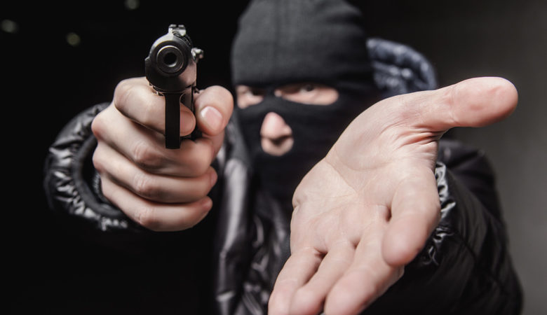 Σύλληψη 32χρονου για ένοπλες ληστείες σε καταστήματα στην Αττική