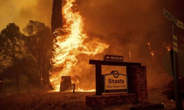 ΗΠΑ: Όλο τον Αύγουστο θα μαίνεται η καταστροφική πυρκαγιά
