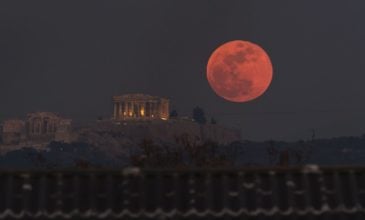 Απόψε η μεγαλύτερη έκλειψη σελήνης του 21ου αιώνα