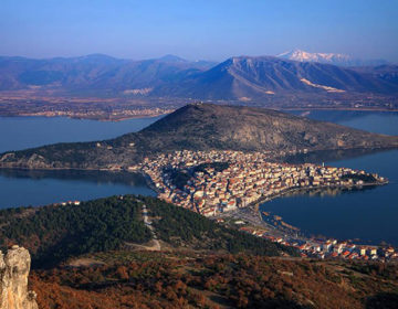 Καστοριά, η όμορφη παραλίμνια πόλη της Μακεδονίας