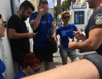 Επεισόδια σε διαμαρτυρία για τα γαϊδουράκια της Σαντορίνης