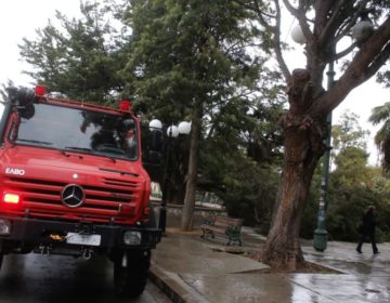 Δεκάδες κλήσεις στην πυροσβεστική από την ισχυρή καταιγίδα στα βόρεια προάστια