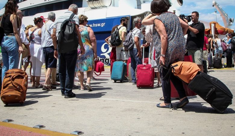 Μετακίνηση σε νησιά: Ποιοι μπορούν να ταξιδέψουν από σήμερα