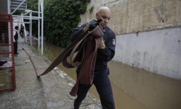 «Βούλιαξε» η Αθήνα από τη νεροποντή – Πλημμύρες σε όλο το Λεκανοπέδιο