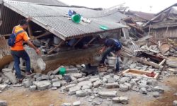 Εγκλωβισμένοι στα βουνά από τον σεισμό στην Ινδονησία