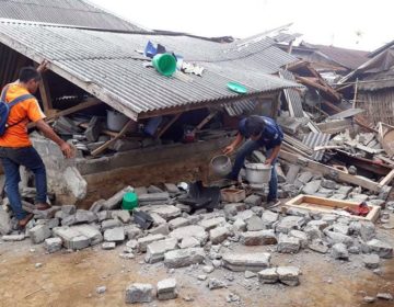 Εγκλωβισμένοι στα βουνά από τον σεισμό στην Ινδονησία