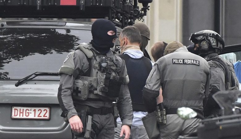 Βέλγιο: Η αστυνομία βρήκε 12 μετανάστες ζωντανούς σε φορτηγό ψυγείο