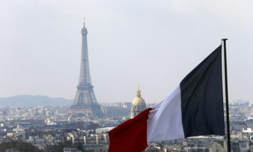 Παρίσι: Έξι μέτρα «ψήλωσε» ο Πύργος του Άιφελ – Ποιος ο λόγος